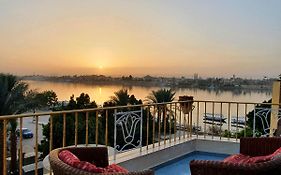 Spring Hotel Luxor